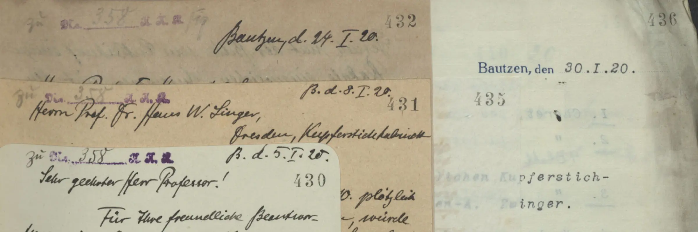 verschiedene alte Akten mit unterschiedlichen Handschriften
