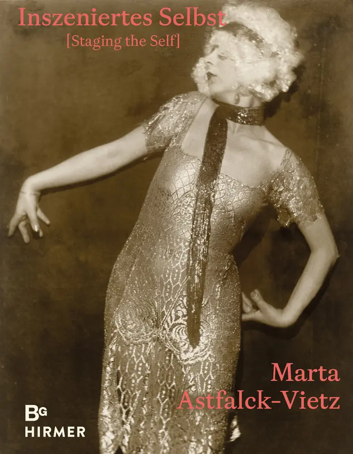 Buchcover mit der Abbldung einer historischen Fotografie einer tanzenden Frau