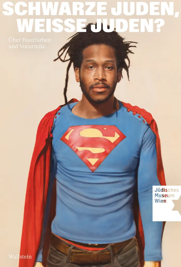 Foto eines dunkelhäutigen Mannes im Superman-Kostüm