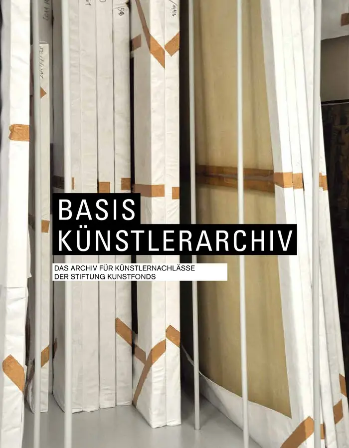 Buchcover mit vielen, verpackten Gemälden
