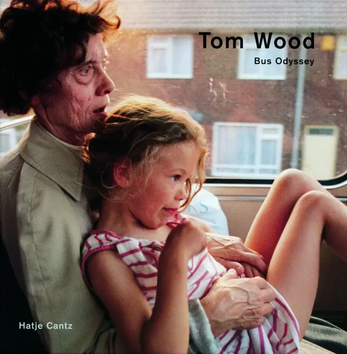 Buchcover mit dem Foto einer älteren Frau mit einem Kind auf dem Schoß